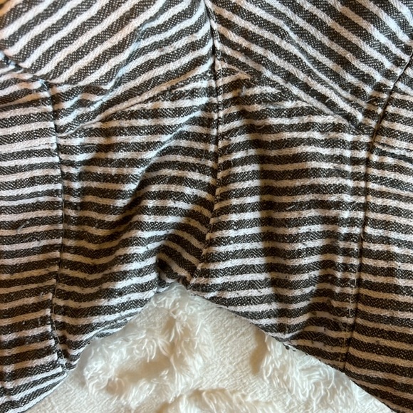 Old Navy XL High-Rise Striped Shorts - Picture 8 of 9
